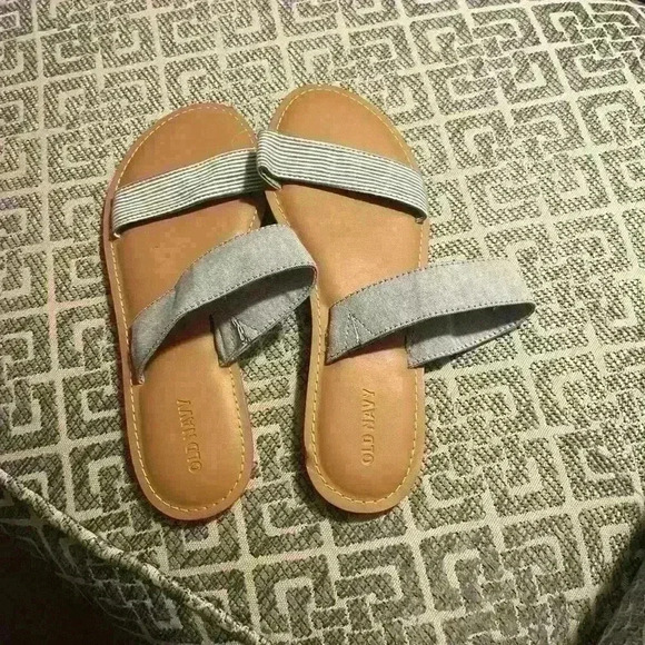 Old navy sandals - Picture 1 of 4
